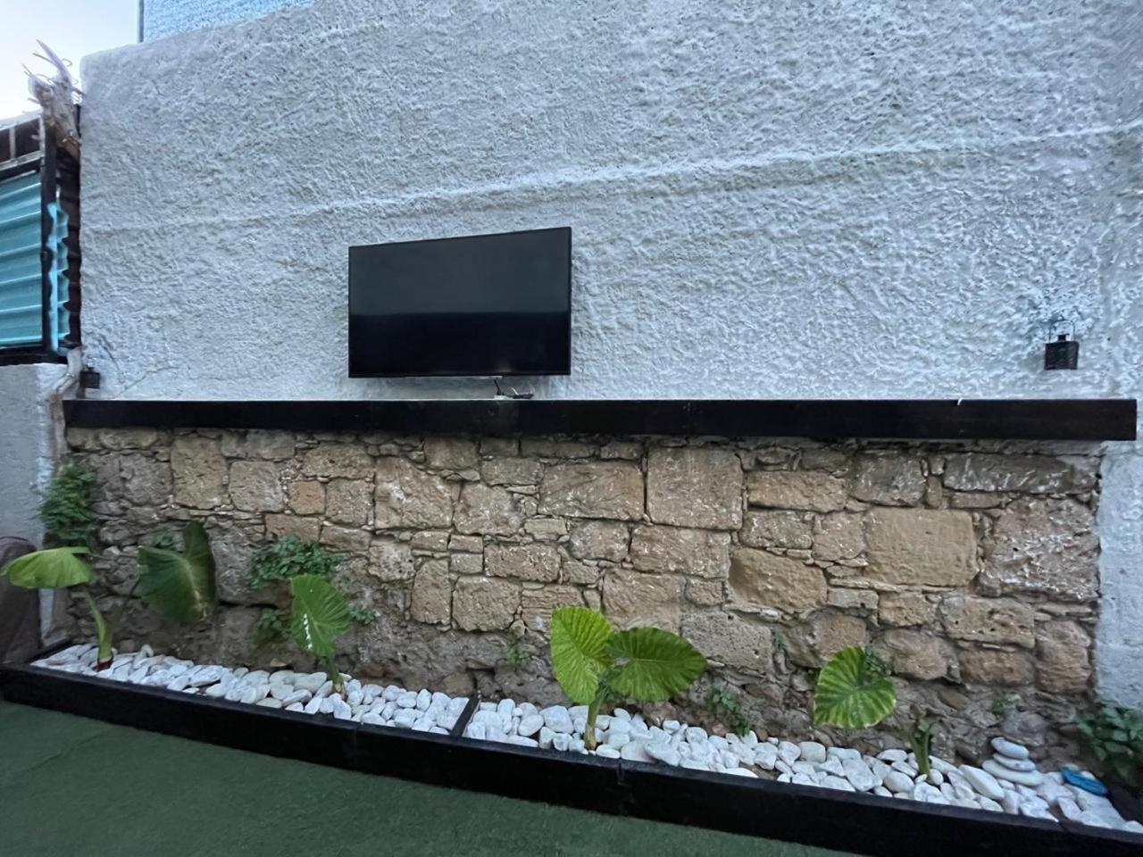 Premium Hostel Marina Paphos Exteriör bild